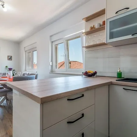 Apartment Mileni *