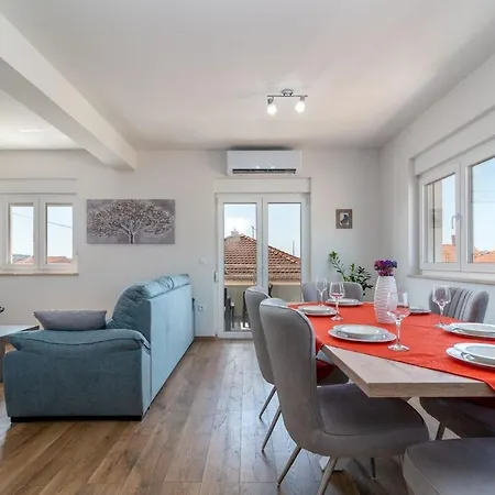 Apartment Mileni *