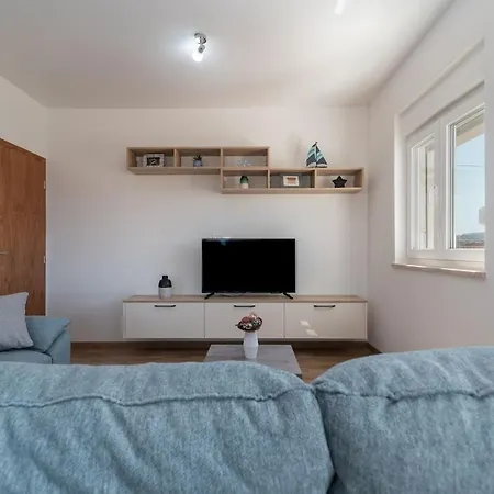 Apartment Mileni *
