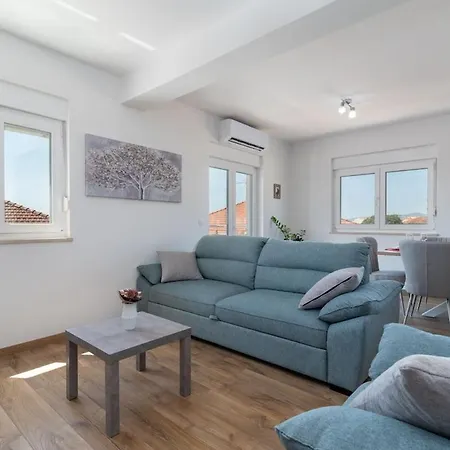 アパート Mileni トロギール